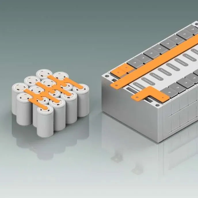 Illustration of laminated battery busbars connecting cylindrical and prismatic lithium cells, optimizing EMI reduction and pack reliability.