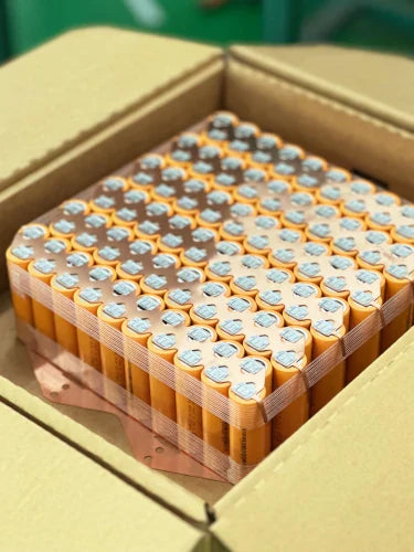 Schematic of a battery pack with water‑cooled thermal management system—demonstrating connector heat mitigation strategies, key for handling high‑power density in compact portable stations.